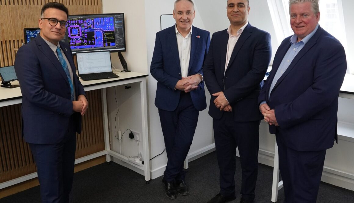 Minister-Lochhead-Visit-to-Neuranics-update-size.png